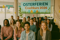 Junge Menschen lernen gemeinsam im hellen Theorieraum der Fahrschule Lind in Berlin beim Osterferien-Crashkurs 2026, fröhliche Stimmung mit Osterdekoration.