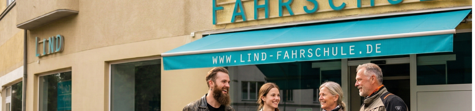 Team der Fahrschule Lind vor dem Gebäude mit Beratung zur Motorrad-Ausbildung